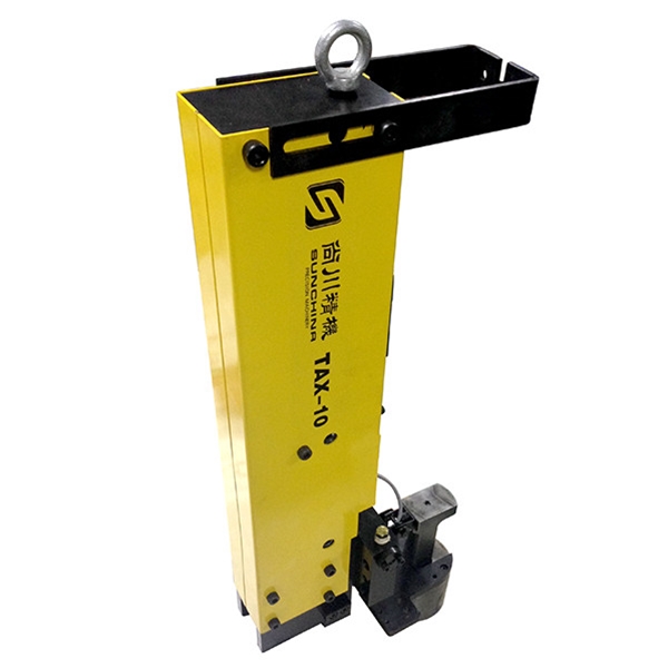 TAX-10 self-propelled clamp
